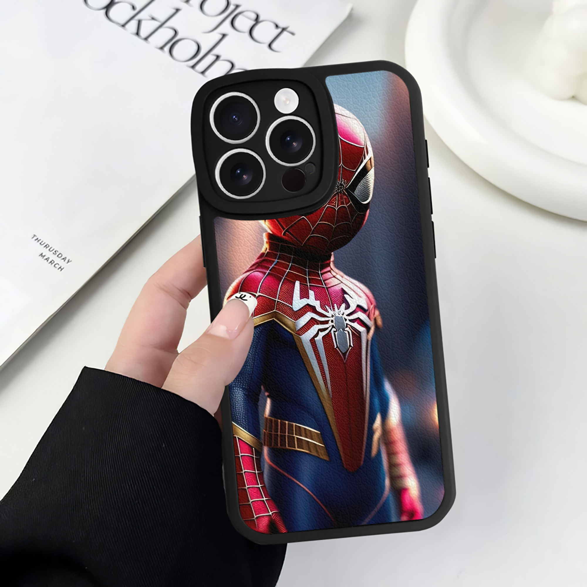 Spider Man スパイダーマン 【iPhone 16シリーズ対応】シリコンスマホケース（レザー調） 材質：シリコン